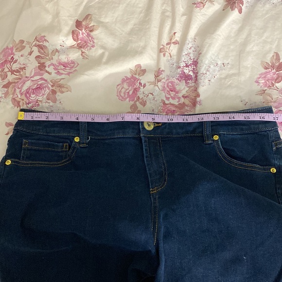 INC Denim | Skinny Leg Curvy Fit Short Style - Picture 10 of 12